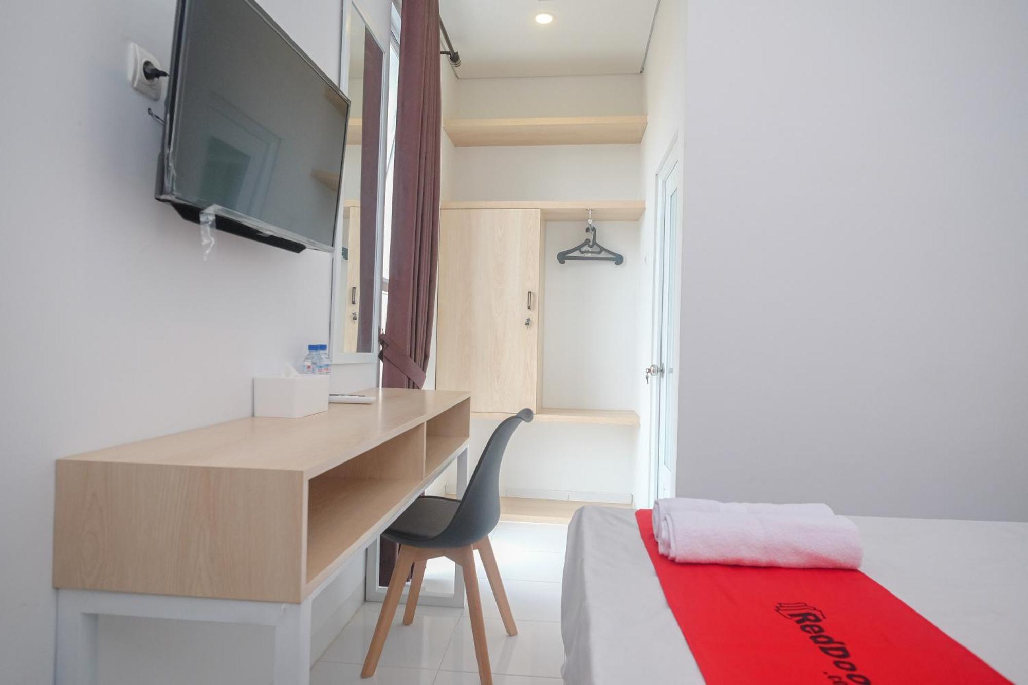 Hotel Reddoorz Syariah @ Tlogosari Semarang Alastuwo Zewnętrze zdjęcie